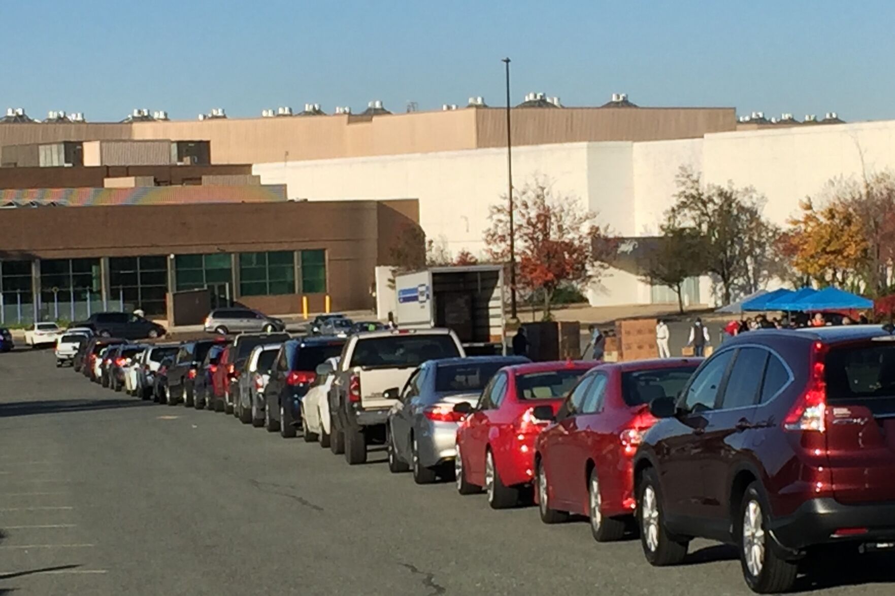 2020 Food Distribution Lakeforest Mall Cars Lined up 11072020.jpg